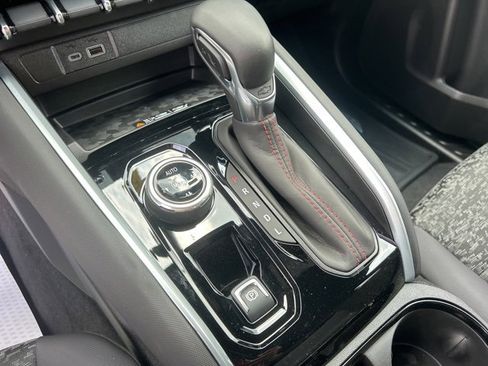 Used 2025 Chevrolet Colorado Z71 w/ Technology Package image 26