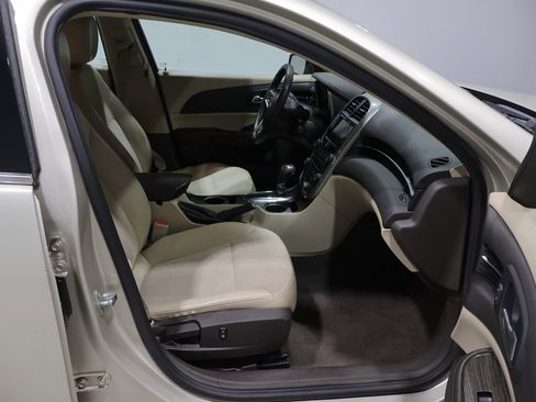 Used 2015 Chevrolet Malibu LT image 19