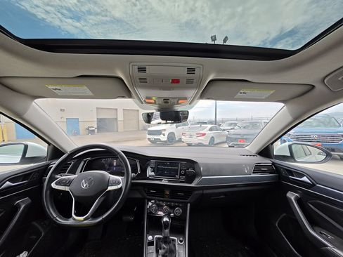 Used 2023 Volkswagen Jetta SE FWD image 17