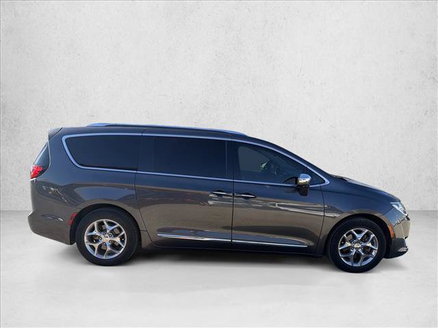 Used 2018 Chrysler Pacifica Limited w/ Advanced Safetytec Group FWD image 6