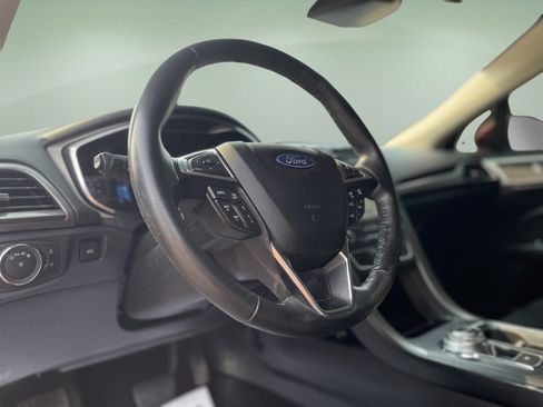 Used 2020 Ford Fusion SEL FWD image 16