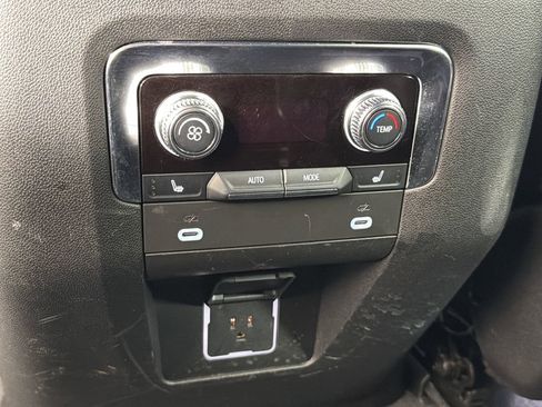 Used 2022 GMC Yukon SLT w/ SLT Premium Package image 22