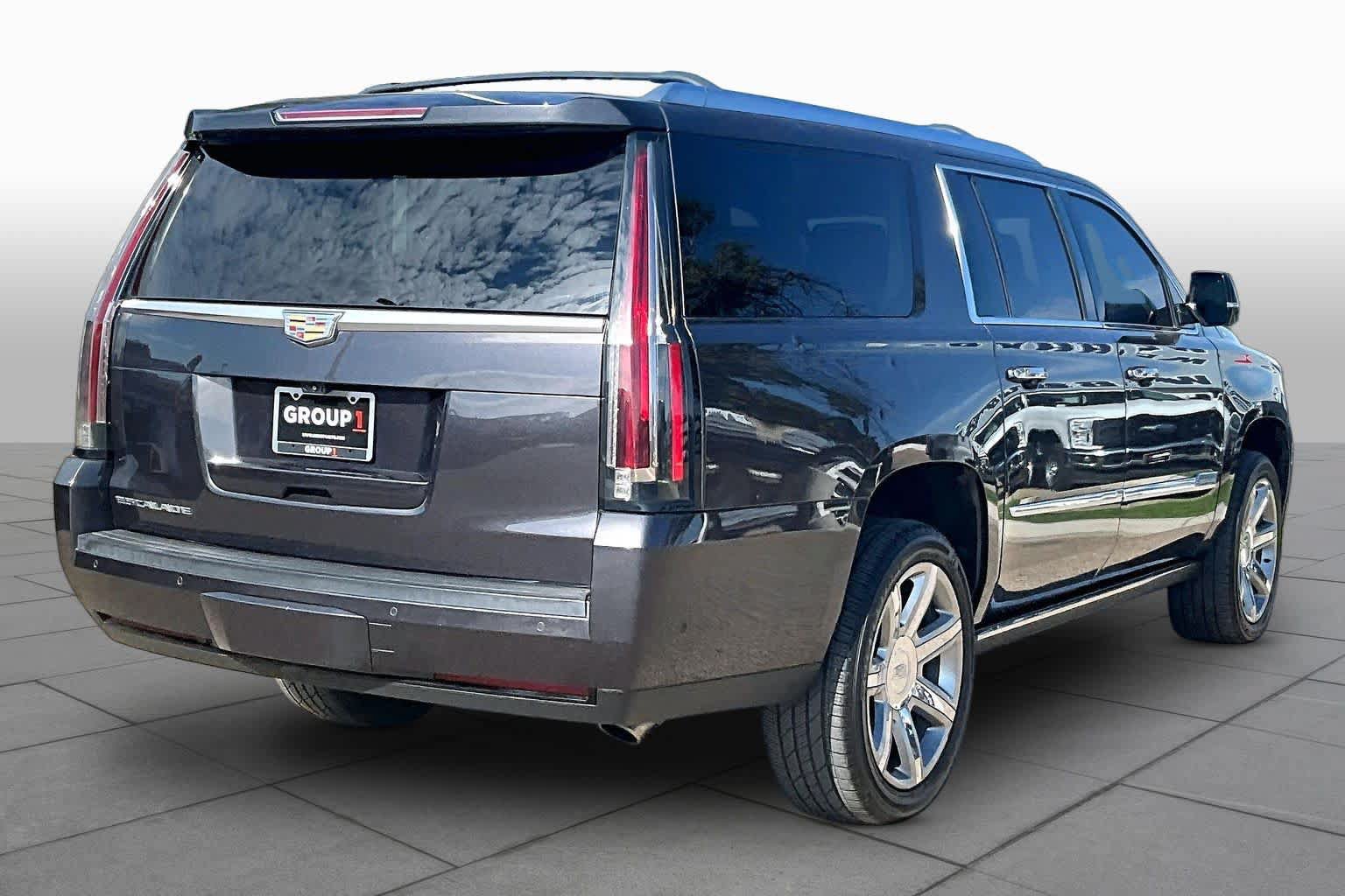 Used 2017 Cadillac Escalade ESV Premium Luxury AWD/4WD image 13