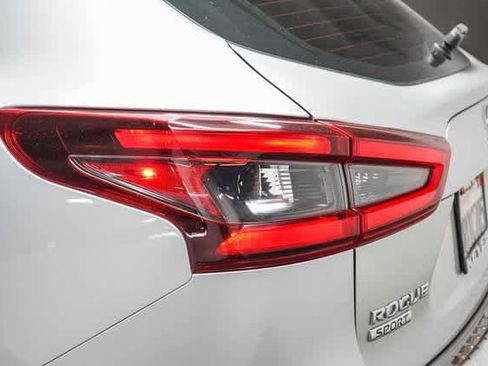 Used 2021 Nissan Rogue Sport S image 8