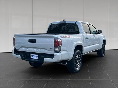 Used 2023 Toyota Tacoma TRD Sport w/ Technology Package image 5