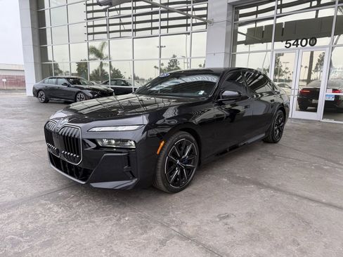 Used 2025 BMW 760i xDrive w/ Executive Package image 1