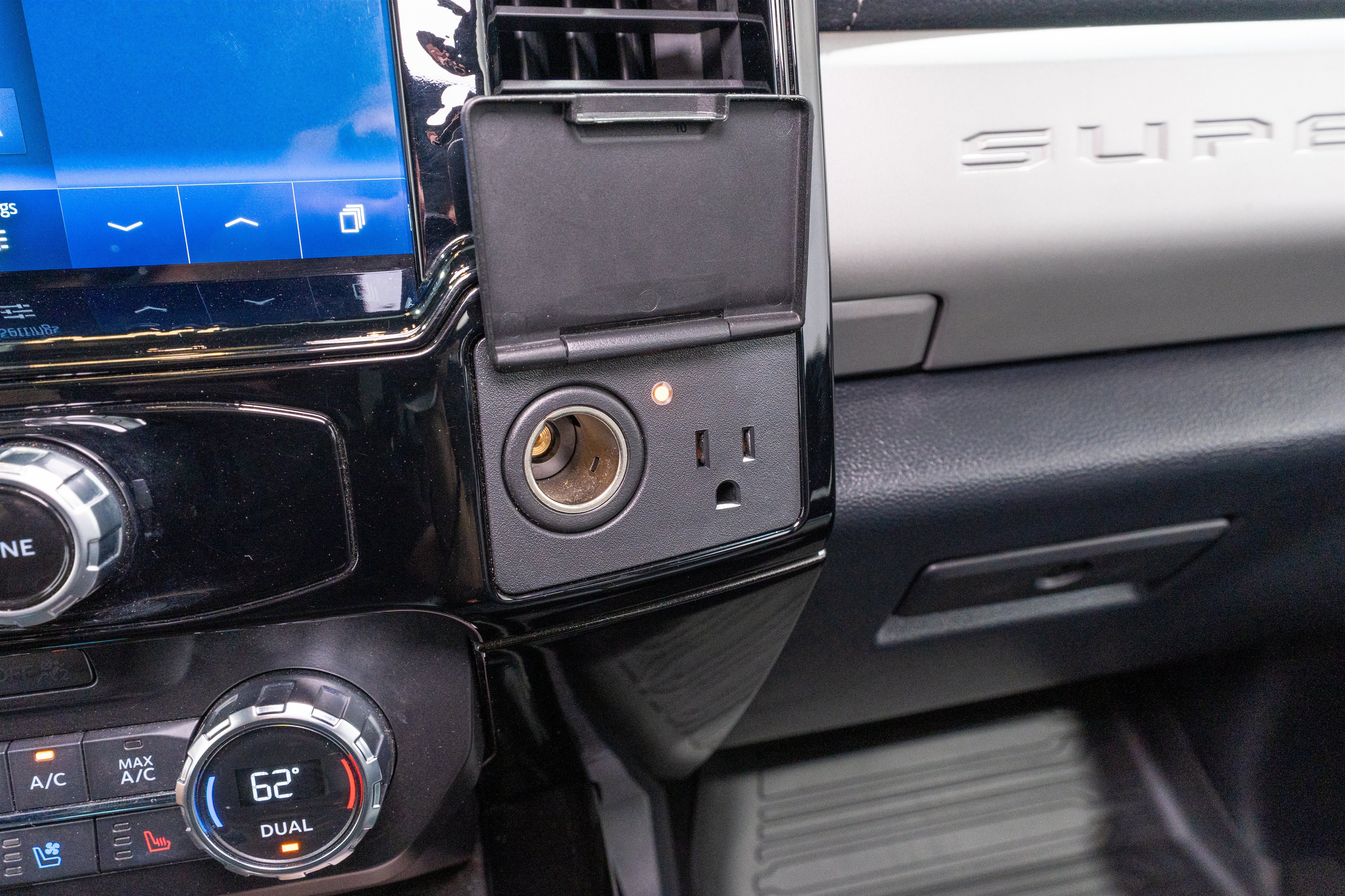 Used 2022 Ford F250 Lariat w/ Black Appearance Package AWD/4WD image 26