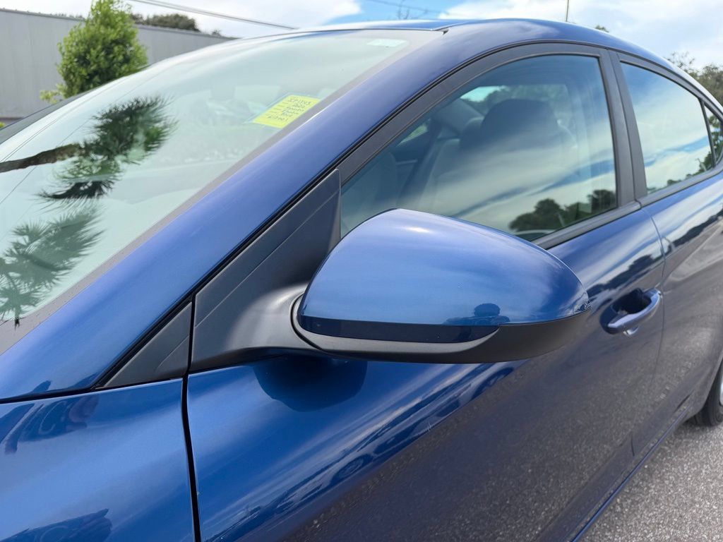 Used 2020 Hyundai Elantra SE FWD image 21