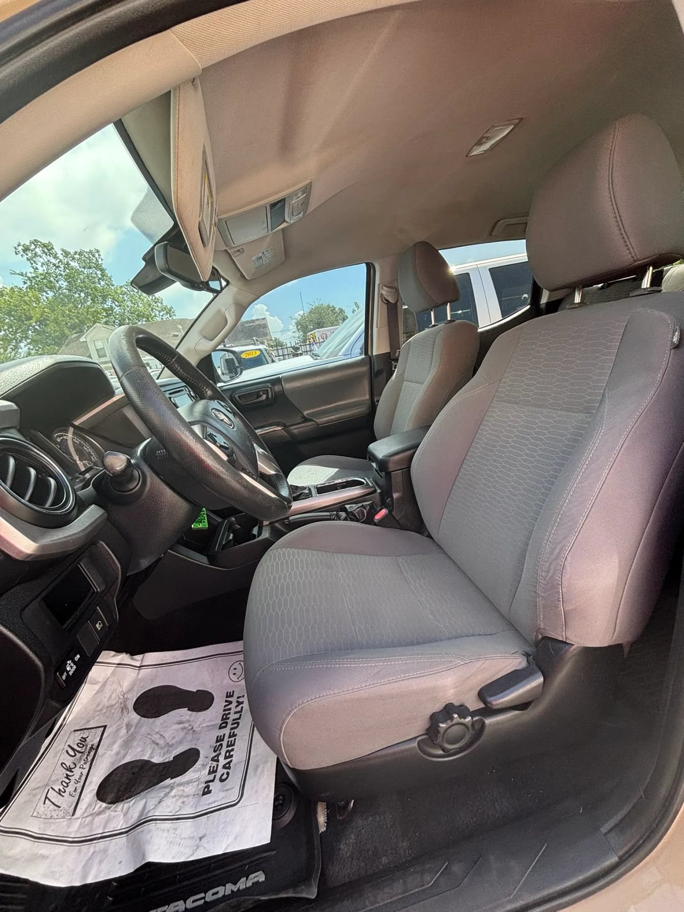 Used 2018 Toyota Tacoma SR5 RWD image 13
