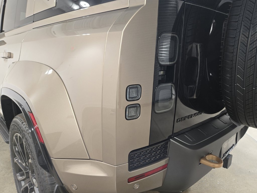 New 2026 Land Rover Defender 110 OCTA AWD/4WD image 27