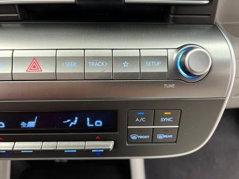 Used 2024 Hyundai Kona SEL AWD/4WD image 54