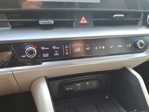 Used 2023 Kia Sportage EX image 16