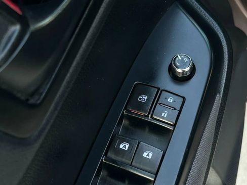 Used 2017 Toyota Highlander LE image 10