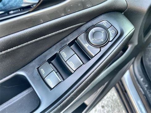 Used 2023 Chevrolet Traverse LT w/ Rear Camera Mirror Package image 22