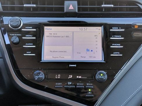 Used 2020 Toyota Camry SE FWD image 17