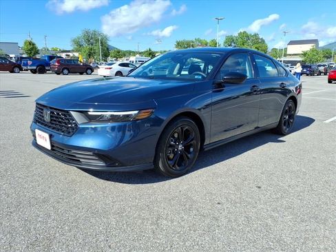 Used 2025 Honda Accord SE image 9