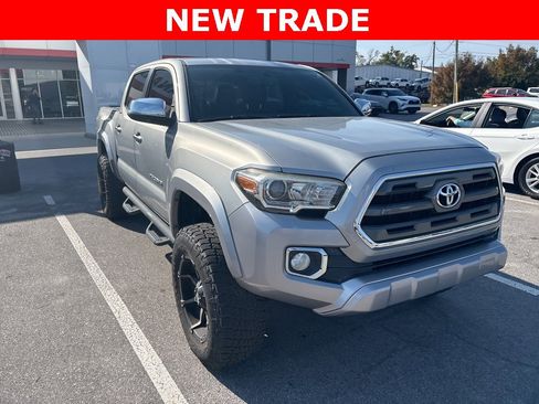 Used 2016 Toyota Tacoma Limited image 5