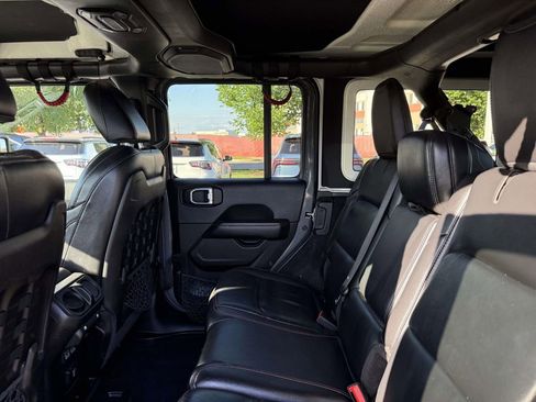 Certified 2019 Jeep Wrangler Unlimited Rubicon w/ Dual Top Group AWD/4WD image 17