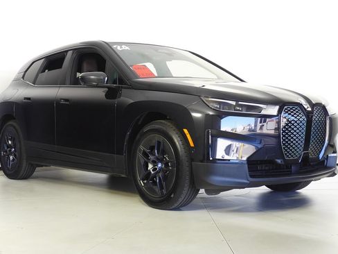 Used 2024 BMW iX xDrive50 w/ Convenience Package AWD/4WD image 4