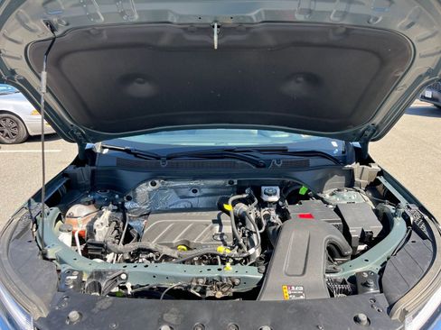 Used 2025 Chevrolet Trax LT image 32