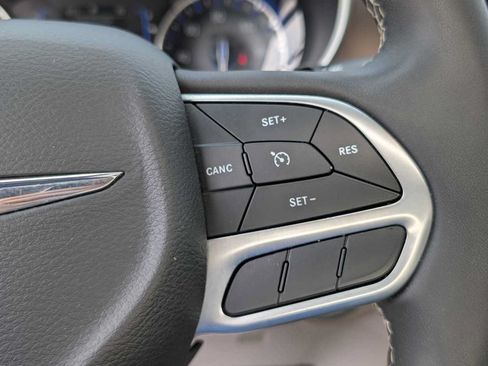 Used 2022 Chrysler Voyager LX FWD image 33