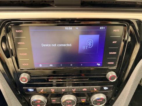 Used 2022 Volkswagen Passat 2.0T SE image 18