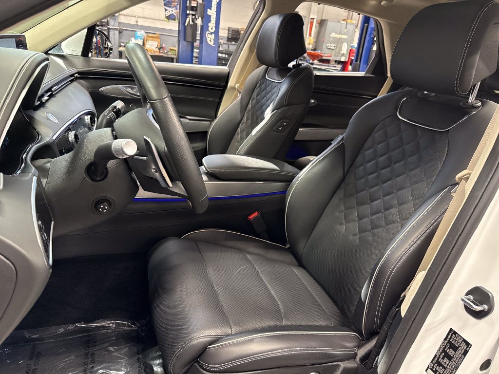 Used 2025 Genesis Electrified GV70 AWD/4WD image 9