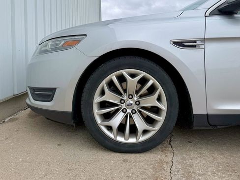 Used 2014 Ford Taurus Limited w/ Equipment Group 301A FWD image 26