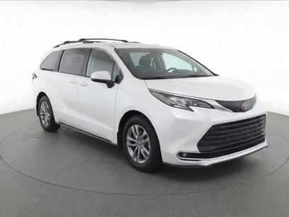 Used 2022 Toyota Sienna XLE
