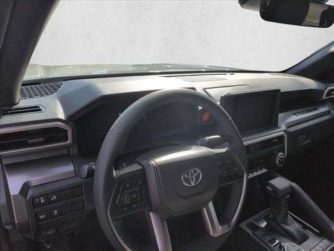 Used 2025 Toyota Tacoma TRD Off-Road image 10