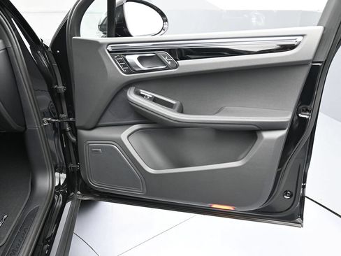 Certified 2026 Porsche Macan AWD/4WD image 29