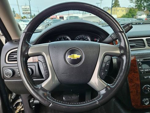 Used 2011 Chevrolet Suburban LT image 20