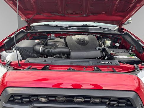 Used 2016 Toyota Tacoma Limited w/ Towing Package AWD/4WD image 15