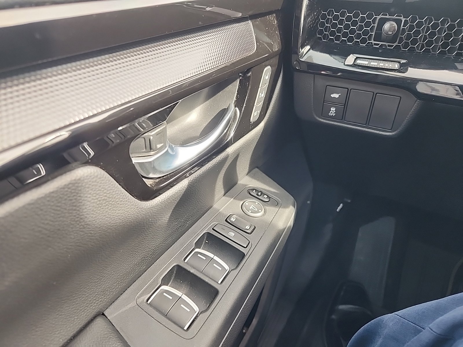Used 2025 Honda CR-V EX-L image 7