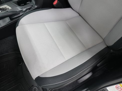 Used 2018 Toyota RAV4 XLE FWD image 12