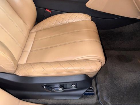 Used 2017 Bentley Bentayga image 60
