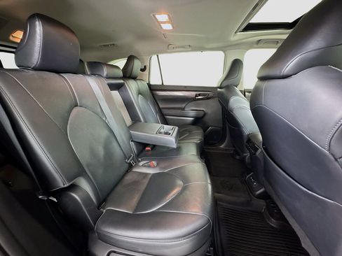 Used 2020 Toyota Highlander Limited image 29
