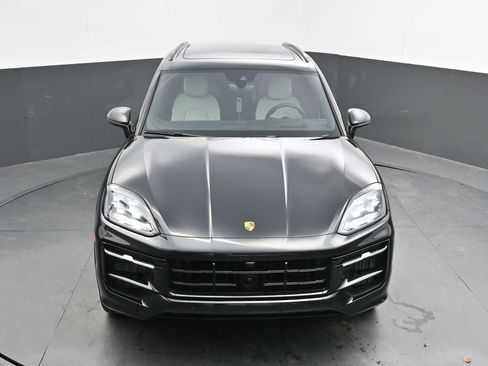 Used 2025 Porsche Cayenne GTS AWD/4WD image 34