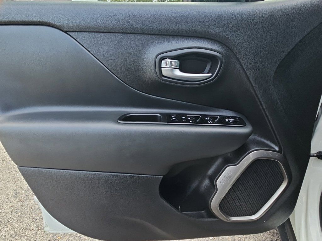 Used 2022 Jeep Renegade Latitude w/ Convenience Group AWD/4WD image 29