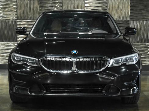 Used 2019 BMW 330i xDrive Sedan w/ Premium Package AWD/4WD image 6
