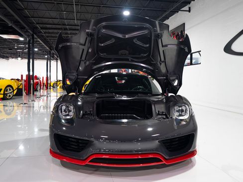 Used 2015 Porsche 918 Spyder image 38