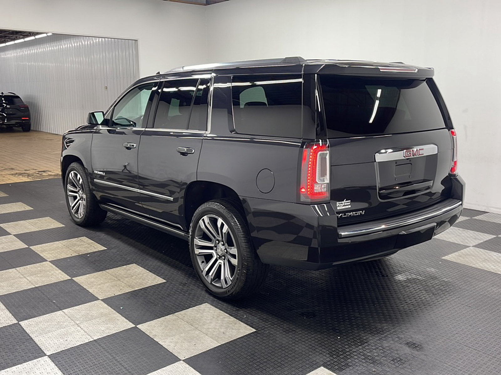 Used 2020 GMC Yukon Denali w/ Denali Premium Package AWD/4WD image 16