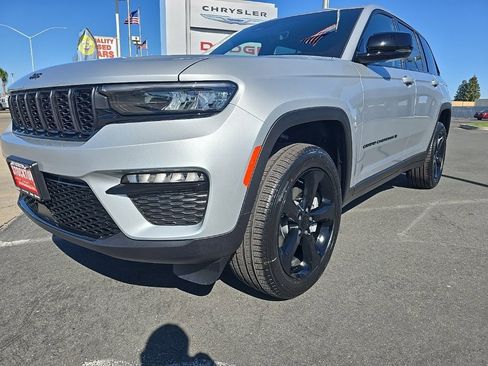 New 2025 Jeep Grand Cherokee Limited w/ Black Appearance Package image 21