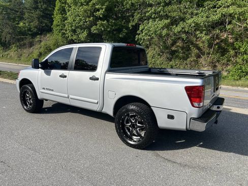 Used 2012 Nissan Titan SV w/ SV Premium Utility Pkg AWD/4WD image 4
