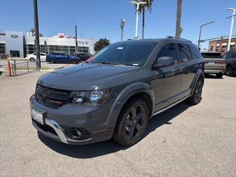 Used 2018 Dodge Journey Crossroad FWD image 3
