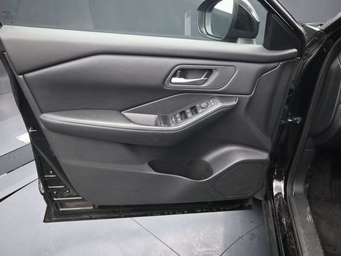 Used 2025 Nissan Rogue SV AWD/4WD image 17