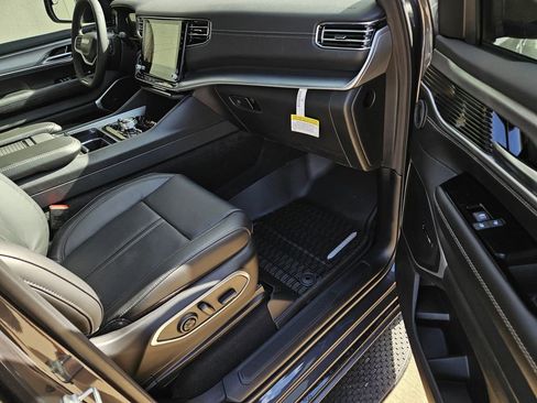 New 2026 Jeep Grand Wagoneer 4WD image 8