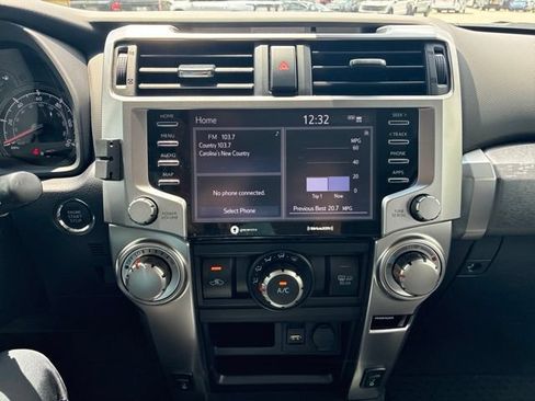 Used 2022 Toyota 4Runner SR5 AWD/4WD image 11
