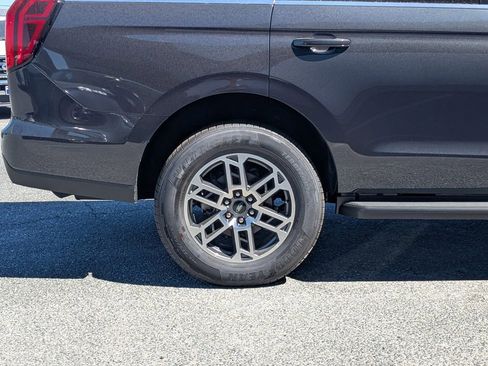 New 2026 Ford Expedition Active image 10