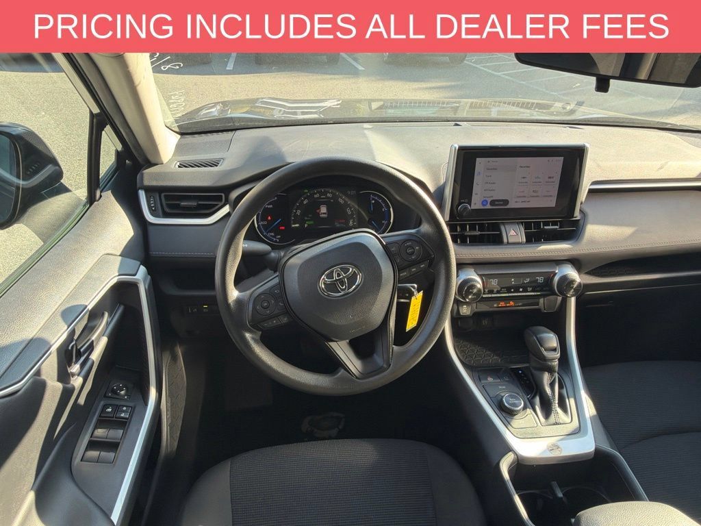 Used 2025 Toyota RAV4 LE AWD/4WD image 8